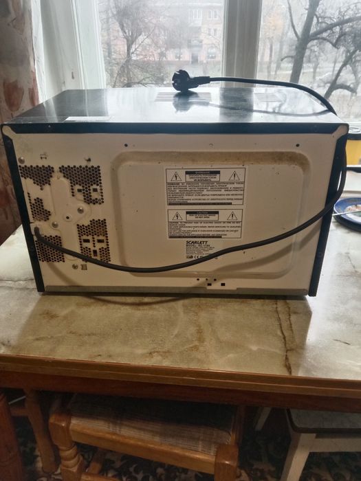 Микроволновка,порванный шлейф на плате .