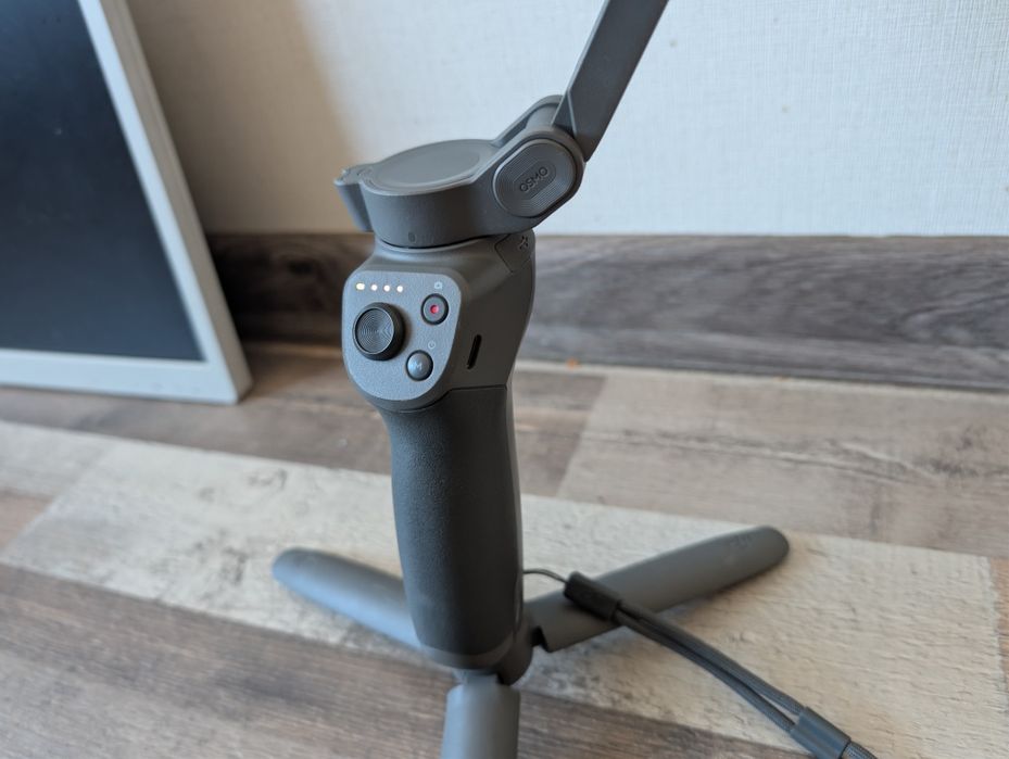 Dji Osmo Mobile 3 Combo з триногою