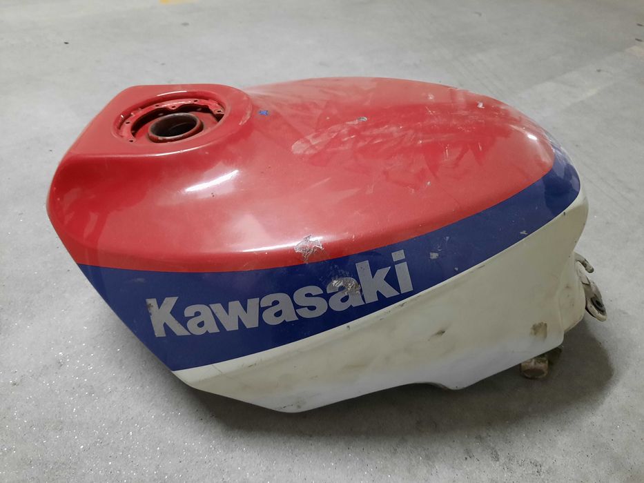 deposito combustivel Kawasaki GPZ600