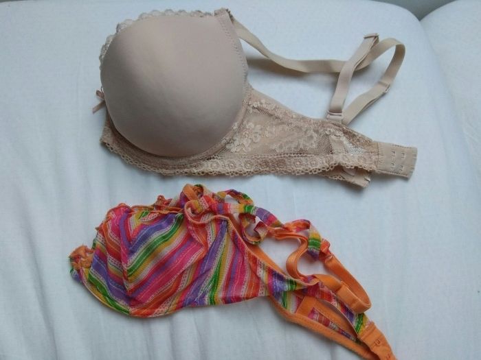 Staniki beżowy i przezroczysty kolorowy