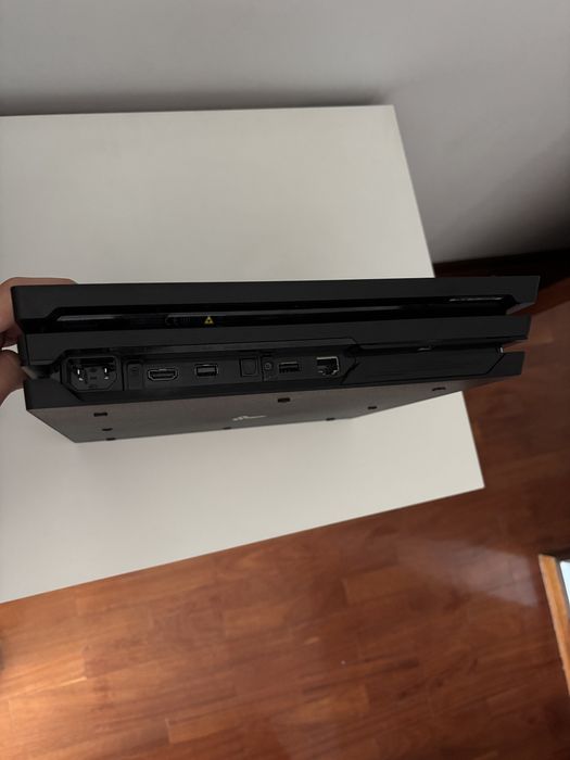 Ps4 pro em bom estado