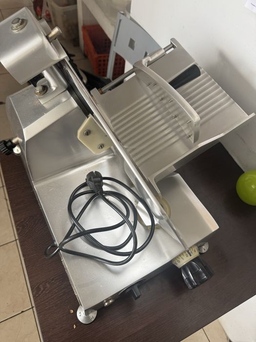 Maquina de cortar queijo e fiambre