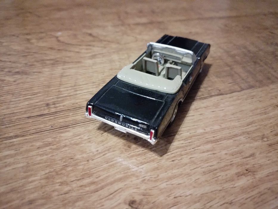 Oldsmobile 442; New Ray 1:43