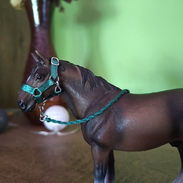 Kantar i uwiąz dla figurek koni schleich, collecta, breyer