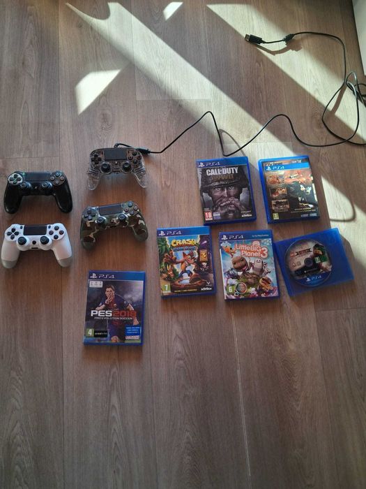 PS4 Slim 1 TB + jogos + comandos