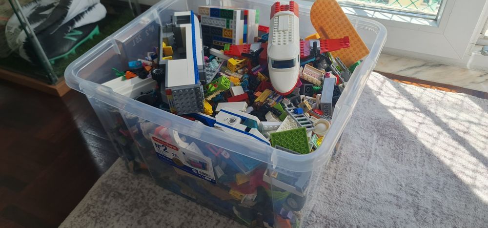 Caixa 25L com Lego