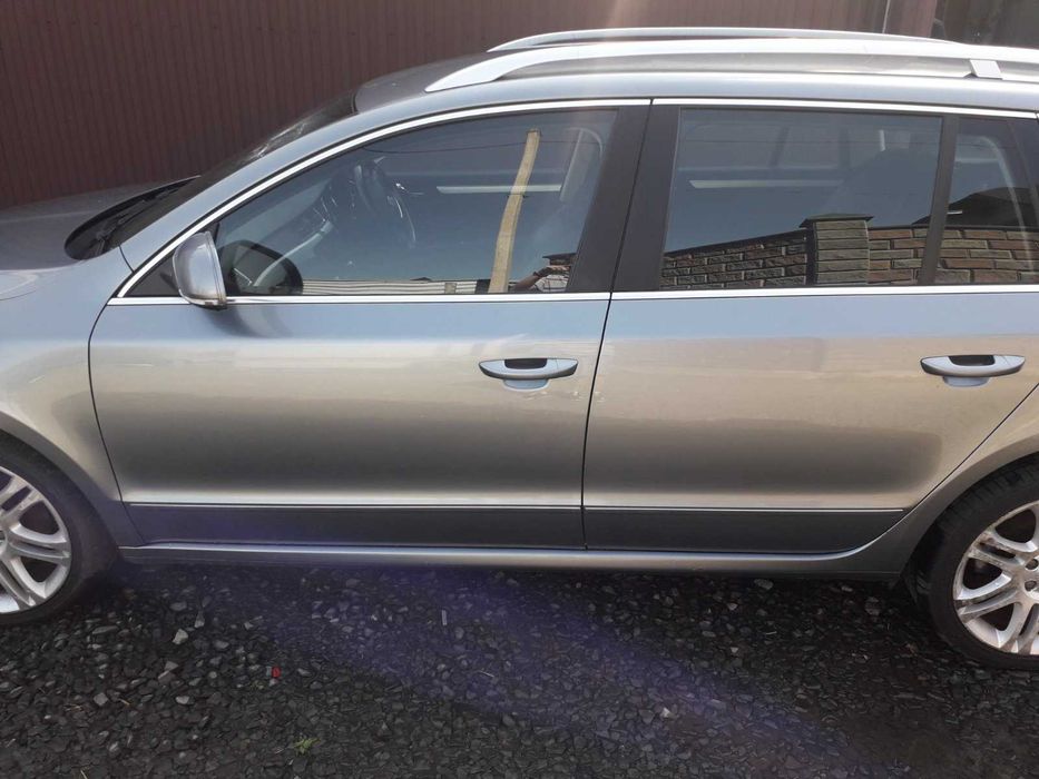 Двері задні ліві+праві Skoda Superb 2