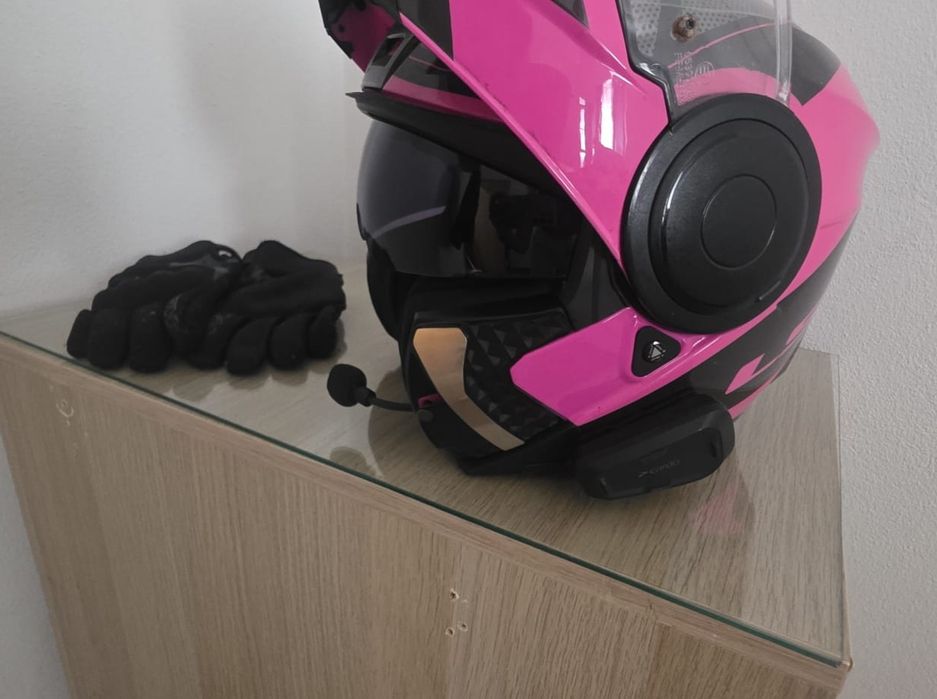 Capacete +casaco+ luvas e capa de chuva