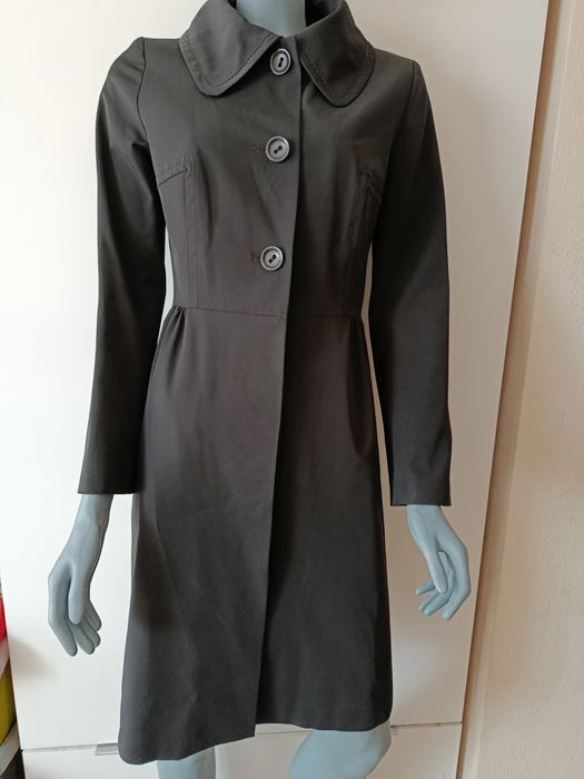 Elegancki czarny płaszcz damski rozkloszowany | klasyczny | S/M