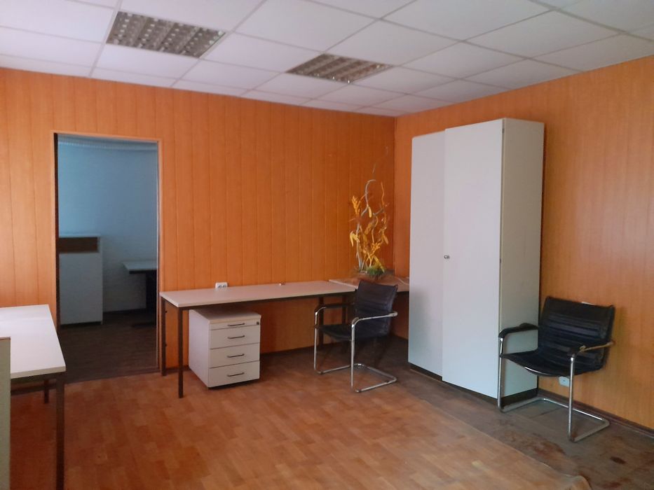 Продам нежитлове приміщення/ вул.Тесленка/ В.Великого / Артём