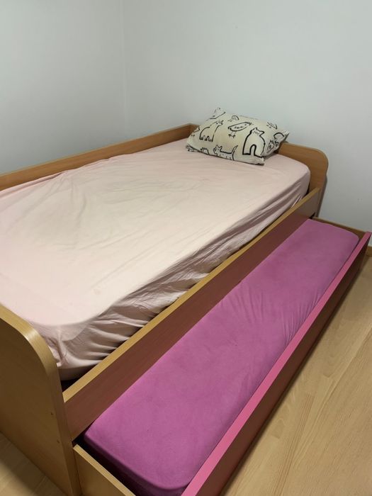 Cama de solteiro + Mesa de Cabeceira | Bom estado