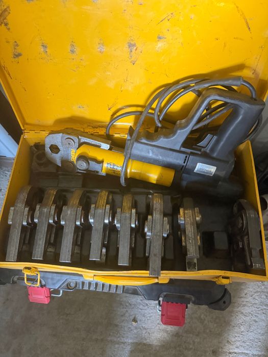 Zaciskarka Rems Power ACC z obrotową głowicą oraz kompletem szczęk