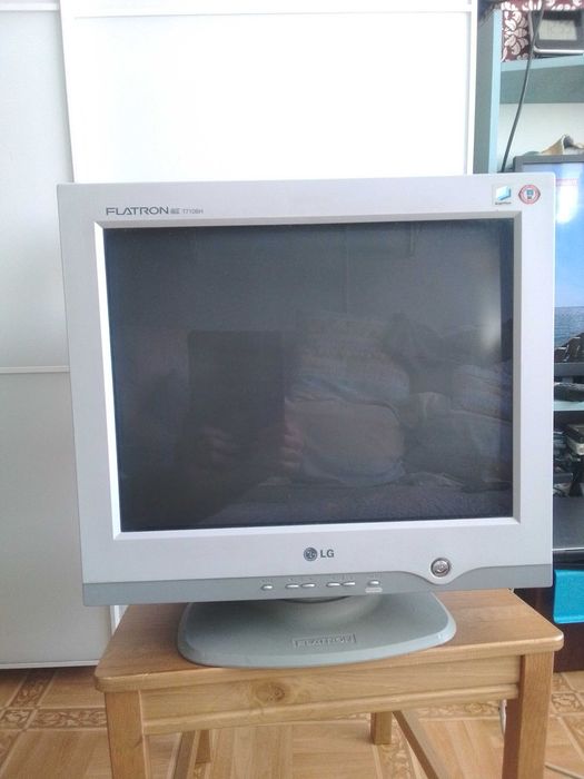 Monitor CRT  LG Flatron ez T710BH