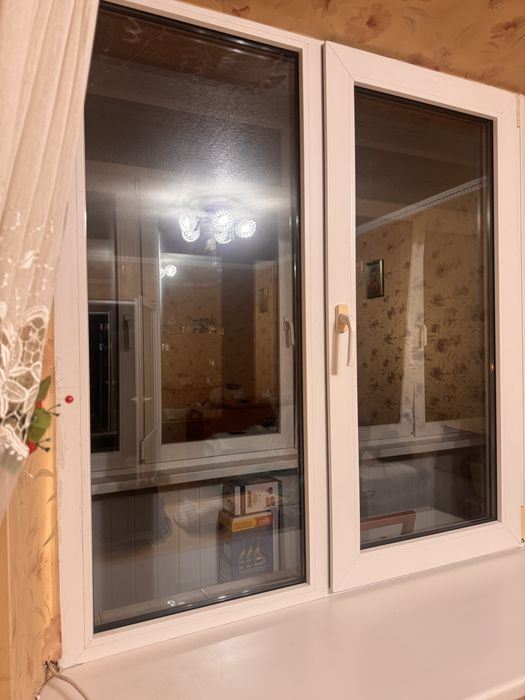 Вікно та двері на балкон