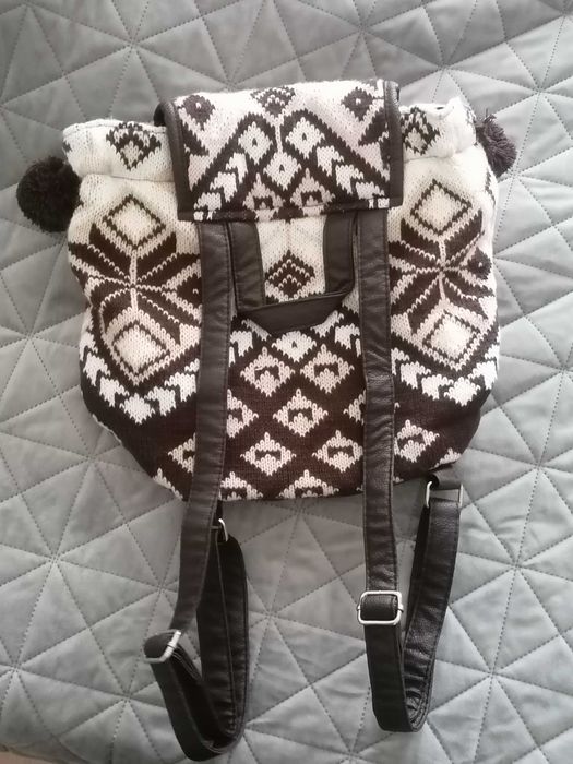 Malas em couro e malha