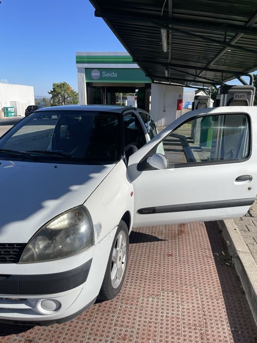 Renault Clio 1.2 16V – 2001 | Económico e Fiável