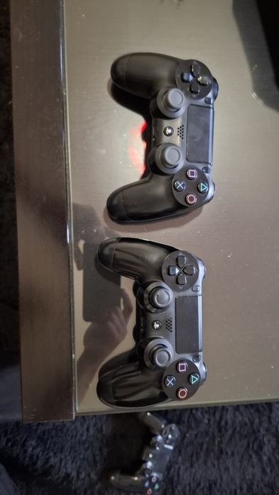 Ps4 slim 800 GB.