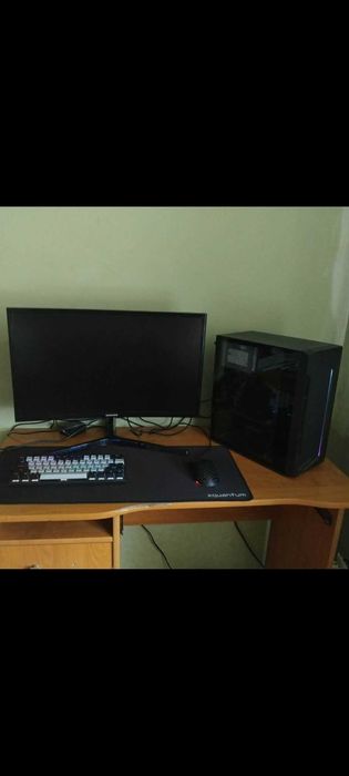 Komputer gamingowy + monitor + klawiatura + myszka + podkładka