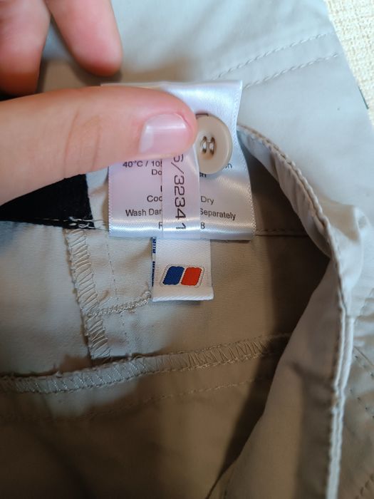 Карго штани Berghaus