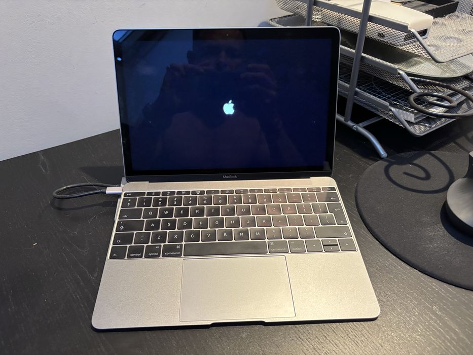 Apple Macbook air 12 cali - model early 2015 - A1534