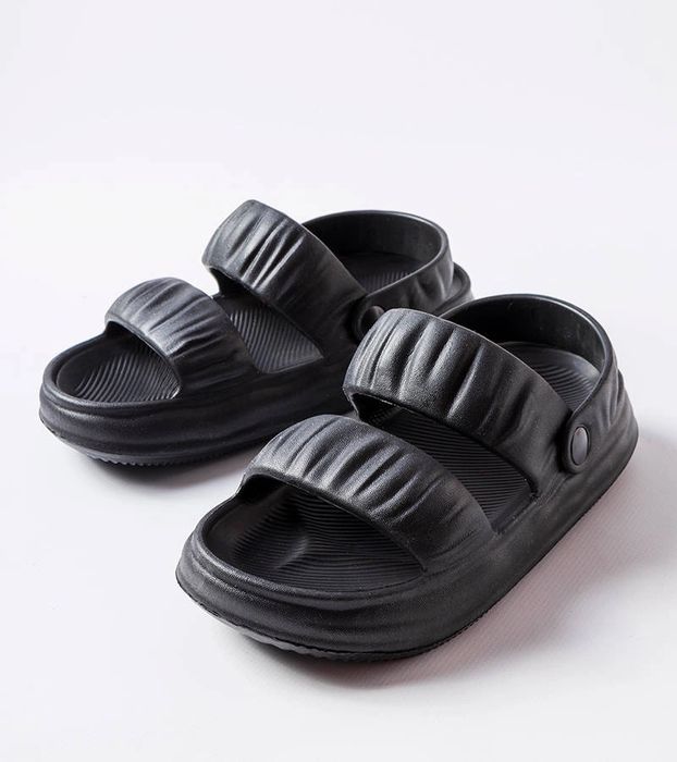 Czarne piankowe klapki Griffin