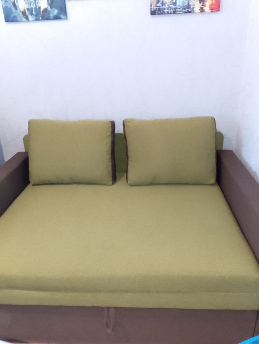 Добротный  диван / тахта