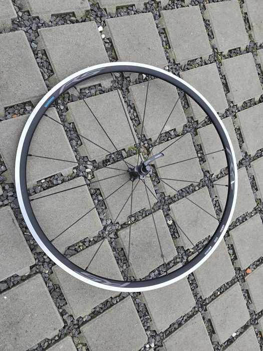 Przednie koło szosowe Shimano RS300