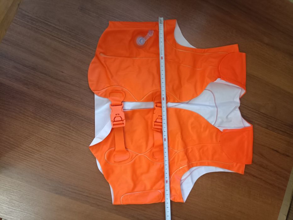 Продам жилет для плавання