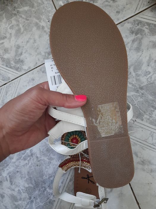 Primark piękne etniczne białe sandałki letnie z koralikami 38