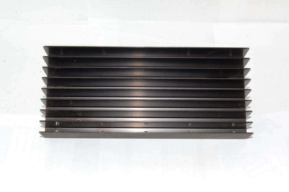 Radiator żebrowany 230 x 100 x 40