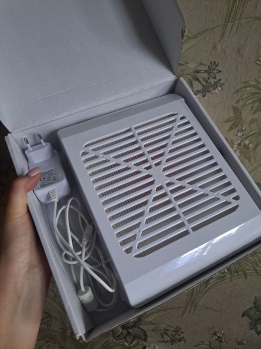 Витяжка для манікюру