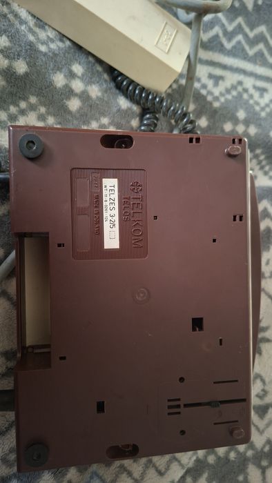 Zabytkowy telefon prl