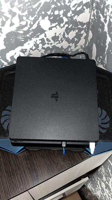 Sony Playstation 4  slim продам