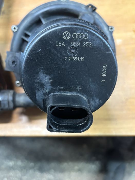 06A959253 Насос дополнительного воздуха гольф 4
