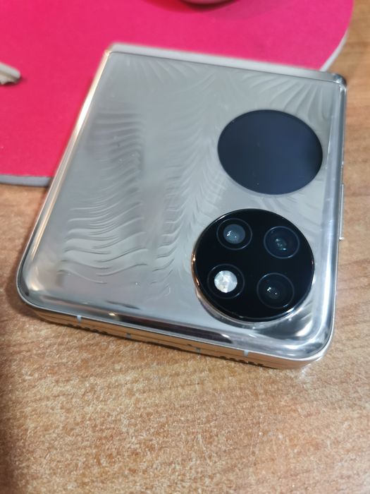 Huawei P50 pocket Premium