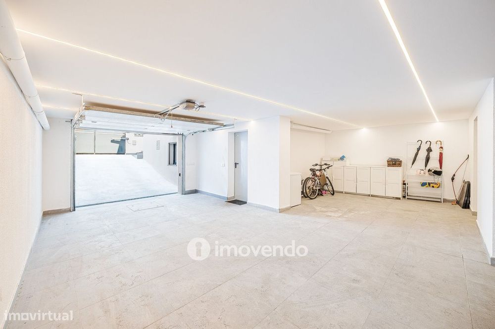 Moradia T3+1 moderna, com garagem e áreas amplas, em Alcochete