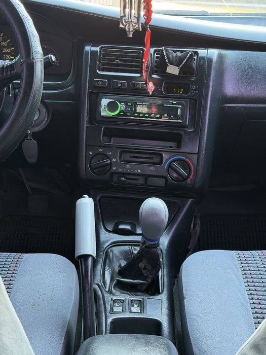 Toyota Carina E 1.6 бензин