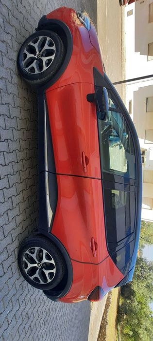 Vendo Renault Captur 0.9 TCe Exclusive a gasolina de 2019, num estado irrepreensível e com apenas 80000km reais.