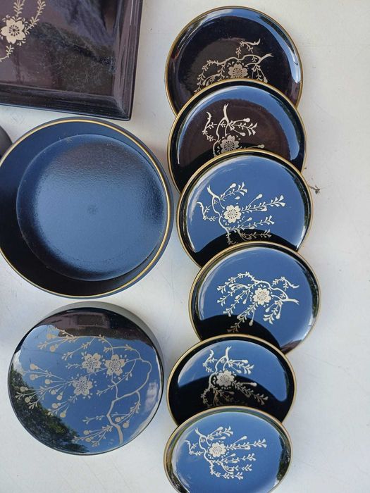 Conjunto Licoreiro, com tabuleiro, copos e pires, usados