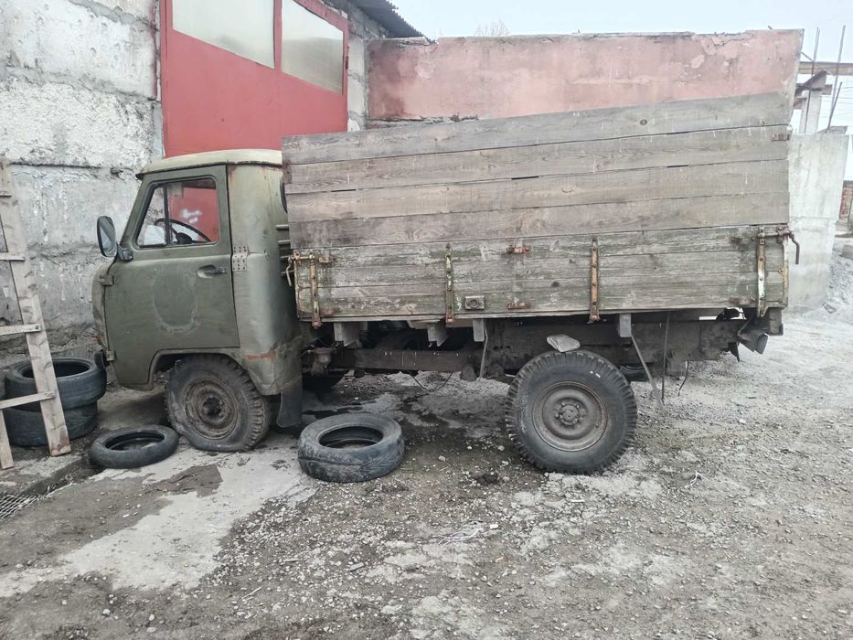 Продам УАЗ бортовой