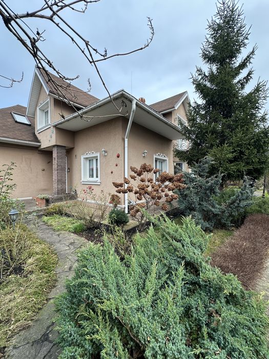 Оренда котеджу в Канадському селищі на 8 сотках