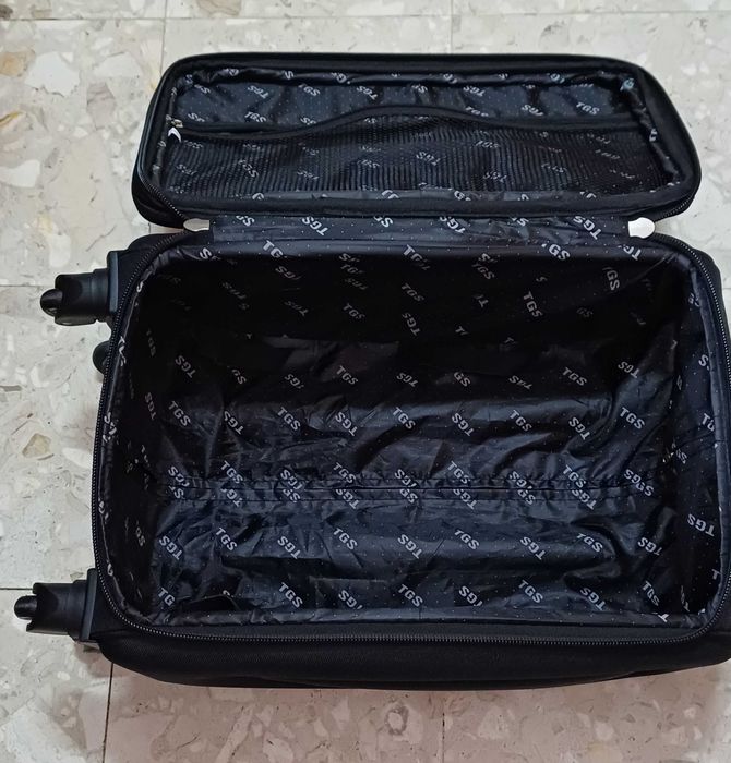 mala trolley impecavel.  4 rodas  56x34x24 cms