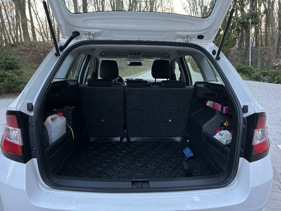 Продам skoda fabia 2015