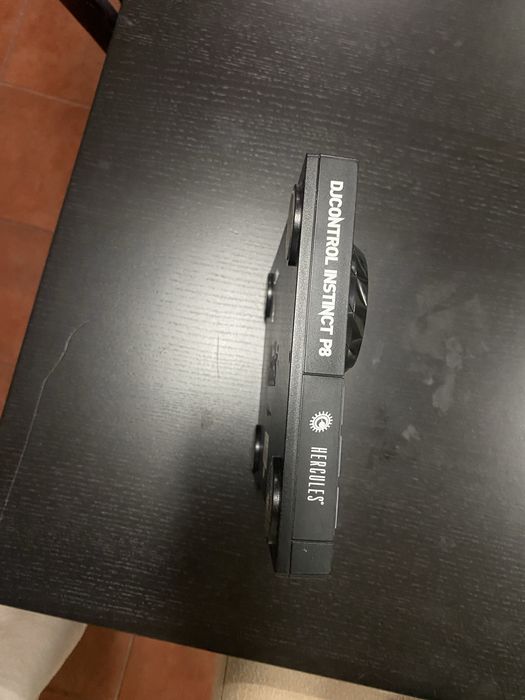 mesa de dj hercules instinct p8