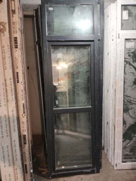 СКЛАД НЕ ДОРОГИХ ДВЕРЕЙ балконных. В наличии пятьдесят дверей