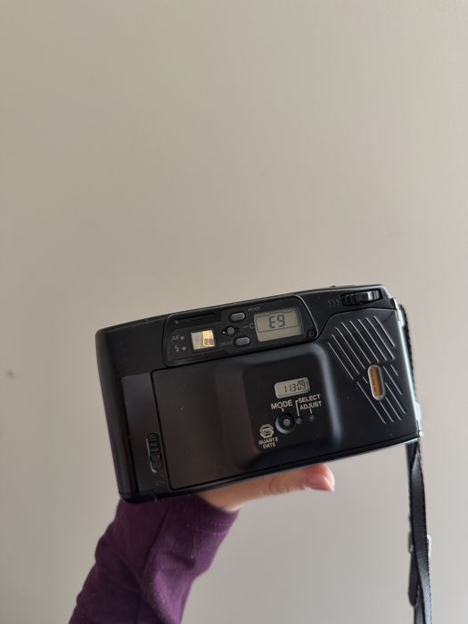 Pentax Zoom 70-X плівкова компакт-камера (35мм)