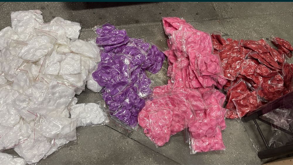 Штучні пелюстки троянд Тканина ! Не флезелін!