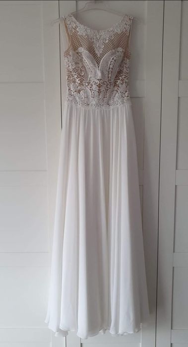 Zwiewna suknia ślubna muślinowa