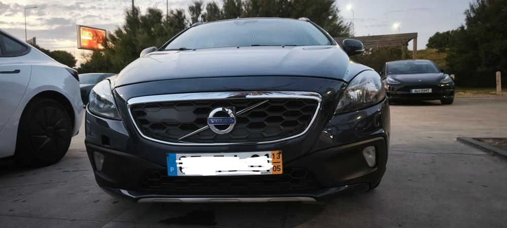 Volvo V40 Cross Country D2 Momentum 1.6 2013, seguro Zurich, inspeção valida até 05/2027