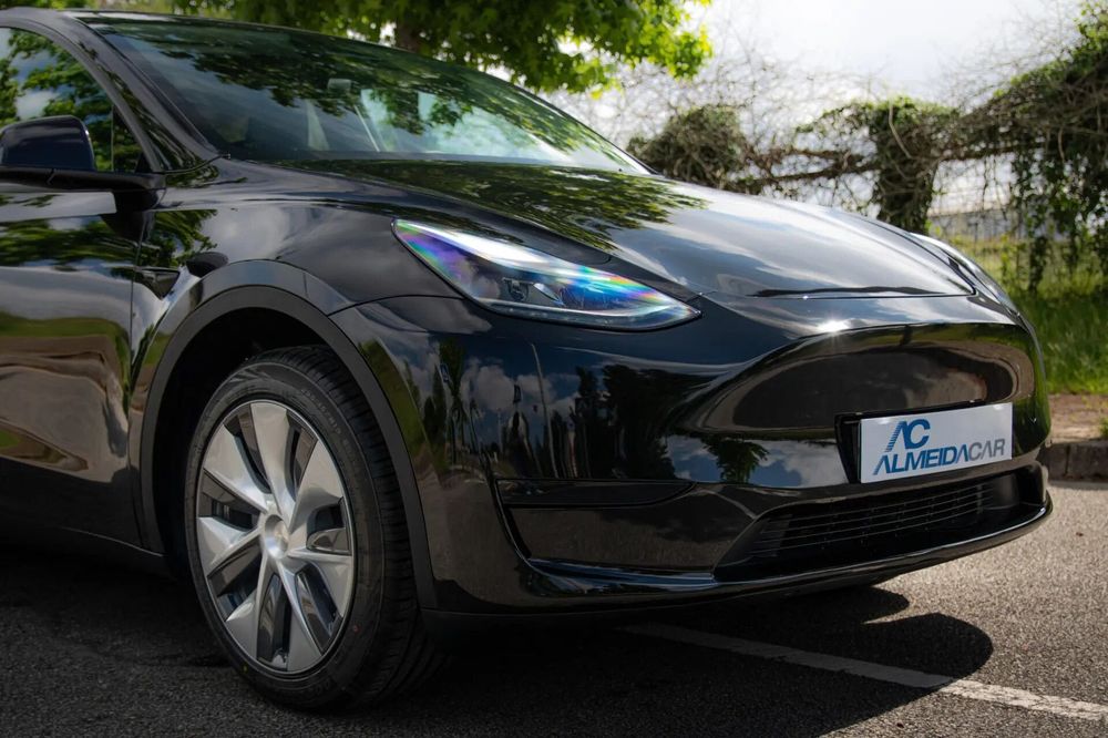 Tesla Model Y467707418599106562